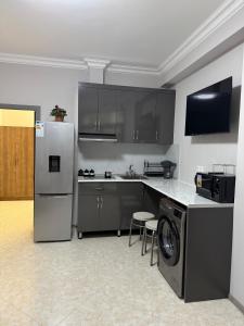 a kitchen with a refrigerator and a washing machine at Guest House MD in Halidzor