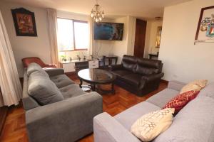 Condo located just 4 blocks from the main square的休息区