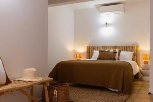 a bedroom with a bed and a hat on a table at Signura, maison entre mer et maquis in Piana