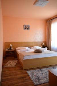 a bedroom with two beds and a window at Kys House in Techirghiol