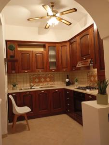 Кухня или мини-кухня в Afrodite holiday home
