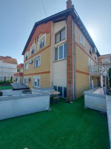 Tòa nhà nơi căn hộ tọa lạc