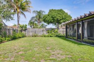 Un jardín fuera de 3 Mi to Sawgrass Mills Home with Lanai and Game Area