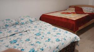 two beds sitting next to each other in a room at Harmony apartment in Foča +1 photo