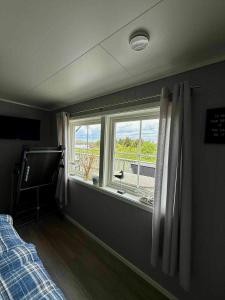 a bedroom with a bed and a window with a view at Sjarmerende hus på perlen Smøla 6 senger in Ersnes