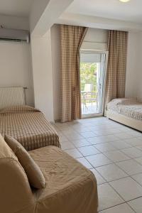 Postel nebo postele na pokoji v ubytování Milos Apartments