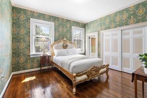 a bedroom with a bed and green wallpaper at WestWind Estate in Spartanburg +32 photos