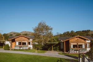 a couple of log homes in a yard at Corazon de la Sierra in Tandil