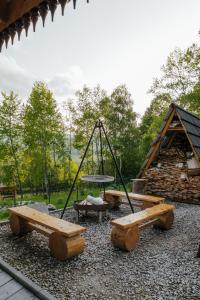 Chaty pod Pilskiem - sauna i jacuzzi w cenie外面的花园