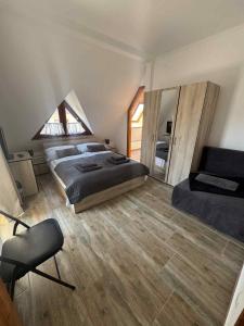 Postel nebo postele na pokoji v ubytování Zoyaa Apartman