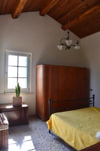 a bedroom with a bed and a window at Cottage with large terrace in Corropoli