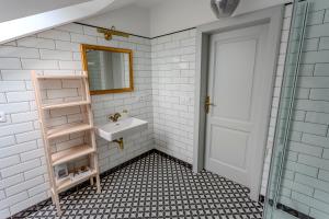 Uma casa de banho em Apartmány U Devíti Lvů