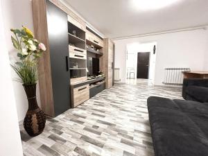 a living room with a vase of flowers on the floor at Studio Navae in Năvodari