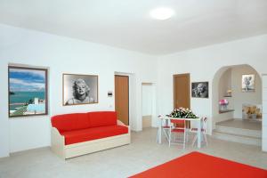 a living room with a red couch and a table at Appartamenti Castello in Peschici