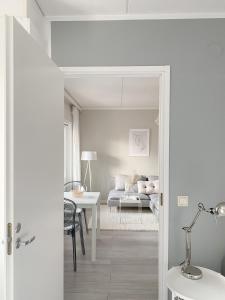 Ένα ή περισσότερα κρεβάτια σε δωμάτιο στο Stylish One-bedroom with Sauna +3 φωτογραφίες