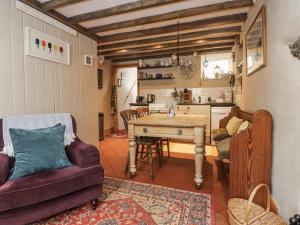 Posezení v ubytování Copper Miners Cottage