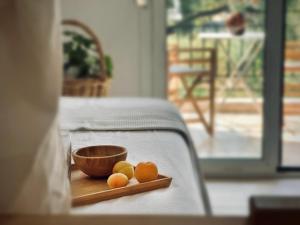 Postel nebo postele na pokoji v ubytování Pinewood Suite -Chalkidiki