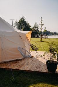Zahrada ubytování Glamping Wake Surf Náklo