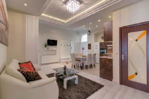 Posezení v ubytování Ultra Central Stay 2BDRM