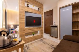 TV a/nebo společenská místnost v ubytování East Pyramids View Hotel