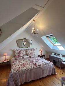 Ένα ή περισσότερα κρεβάτια σε δωμάτιο στο La Maison de Marie
