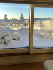 Branäs med vedeldad badtunna om vinteren + 1 billede