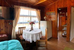 Posezení v ubytování Cabañas y Hostal Isla Mágica