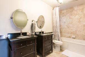 Fotografie z fotogalerie ubytování The View DC Elegant King Bed Parking Privacy ve Washingtonu + 78 fotografií