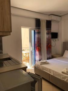 Postel nebo postele na pokoji v ubytování Vila Eri Ksamil