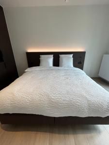 Tempat tidur dalam kamar di Manteka Logies