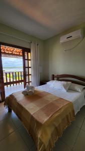 a bedroom with a bed with a view of the ocean at Linda casa com excelente localização em Boipeba in Ilha de Boipeba