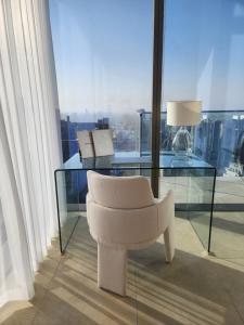 Гостиная зона в SOLARTE Luxe - Marina Gate - Spectacular Pools with Marina Views +37 фотографий