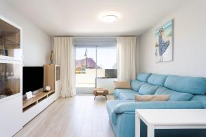 Telewizja i/lub zestaw kina domowego w obiekcie A beautiful apartment with a beach view - La Tejita - El Medano