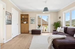 Posezení v ubytování Bright apartment with mountain views