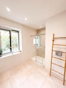 a bathroom with a shower and a glass shower stall at Bestouan - 3 Chambres - Clim - Spacieux in Cassis +8 photos