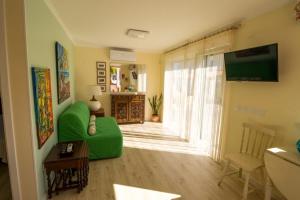 TV a/nebo společenská místnost v ubytování Casa do Sol - Turismo Rural - Nazaré Alcobaça