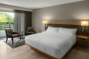 Postel nebo postele na pokoji v ubytování AC Hotel by Marriott Portland Lake Oswego