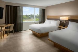 Postel nebo postele na pokoji v ubytování AC Hotel by Marriott Portland Lake Oswego