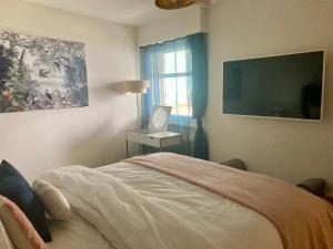 Postel nebo postele na pokoji v ubytování Montreux Central Boutique Apartment Lake View and Terrace