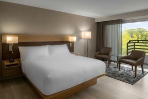 Postel nebo postele na pokoji v ubytování AC Hotel by Marriott Portland Lake Oswego