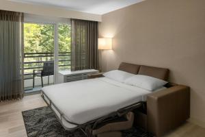Postel nebo postele na pokoji v ubytování AC Hotel by Marriott Portland Lake Oswego