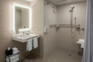 Koupelna v ubytování AC Hotel by Marriott Portland Lake Oswego