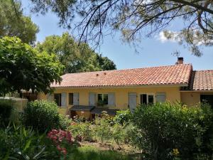 an old yellow house with a red roof at Détente Gersoise in Lasserade +8 photos