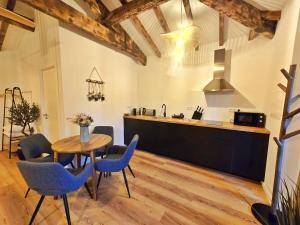 a kitchen and dining room with a table and chairs at O Sítio das Oliveiras in Amarante +2 photos
