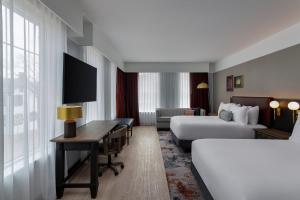 Hotel Indigo West Chester - Downtown by IHG客房内的一张或多张床位