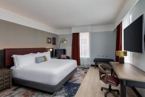 Hotel Indigo West Chester - Downtown by IHG客房内的一张或多张床位