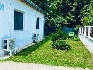 Vonkajšia záhrada v ubytovaní Francesco Apartmanház