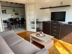 Kuchyň nebo kuchyňský kout v ubytování Appartement de 3 chambres à coucher
