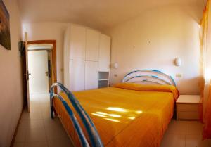 A bed or beds in a room at Porto Coda Cavallo Salina Bamba