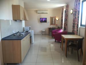 Kuchyň nebo kuchyňský kout v ubytování Dean Hamlet Hotel